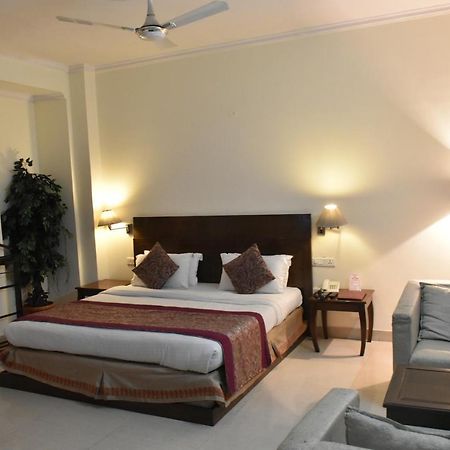 Hotel Lohias Delhi Airport Ню Делхи Екстериор снимка