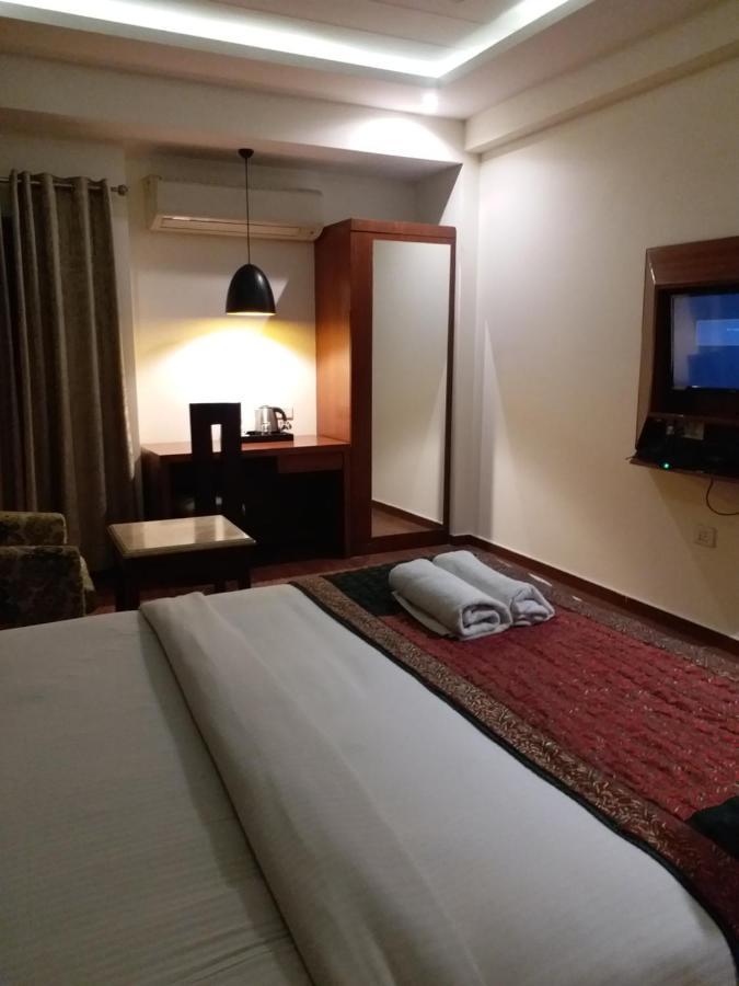Hotel Lohias Delhi Airport Ню Делхи Екстериор снимка