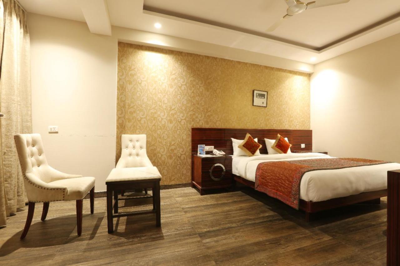 Hotel Lohias Delhi Airport Ню Делхи Екстериор снимка