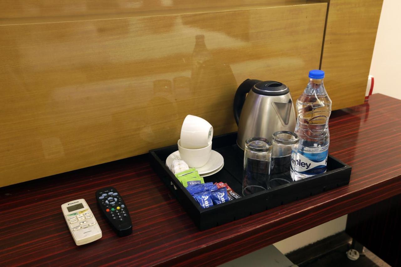 Hotel Lohias Delhi Airport Ню Делхи Екстериор снимка
