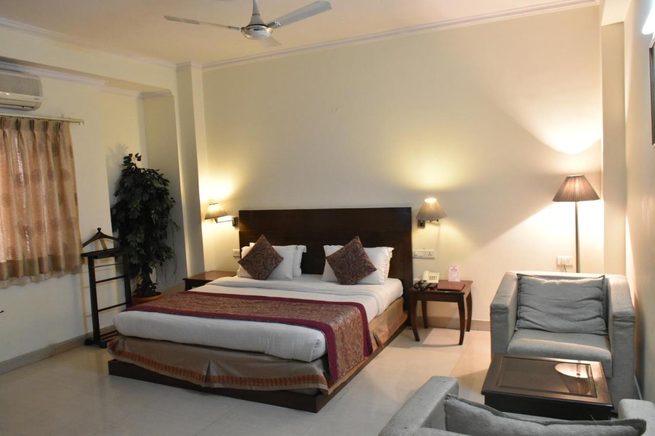 Hotel Lohias Delhi Airport Ню Делхи Екстериор снимка