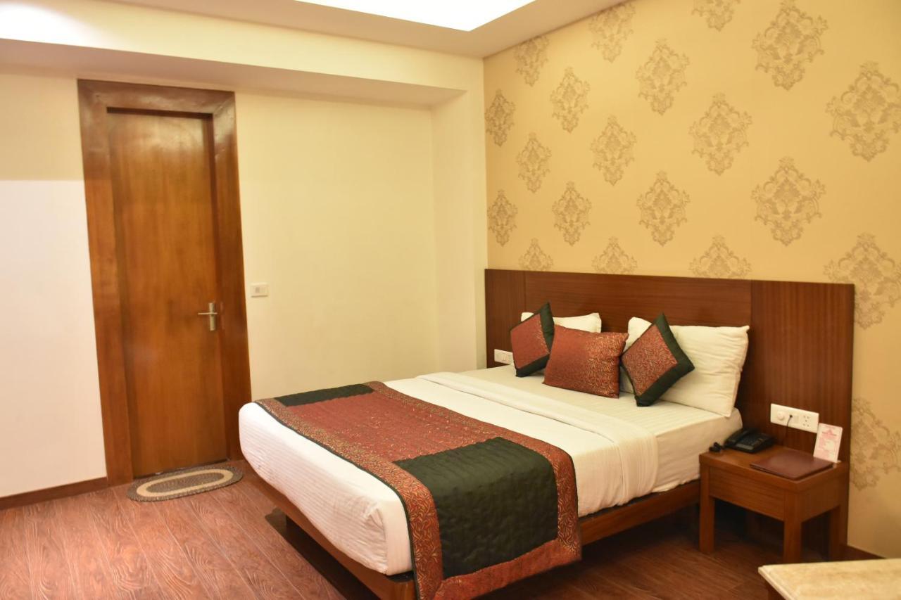 Hotel Lohias Delhi Airport Ню Делхи Екстериор снимка