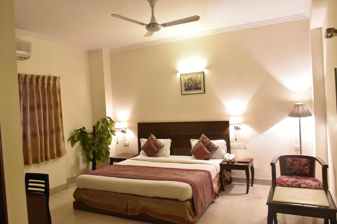 Hotel Lohias Delhi Airport Ню Делхи Екстериор снимка