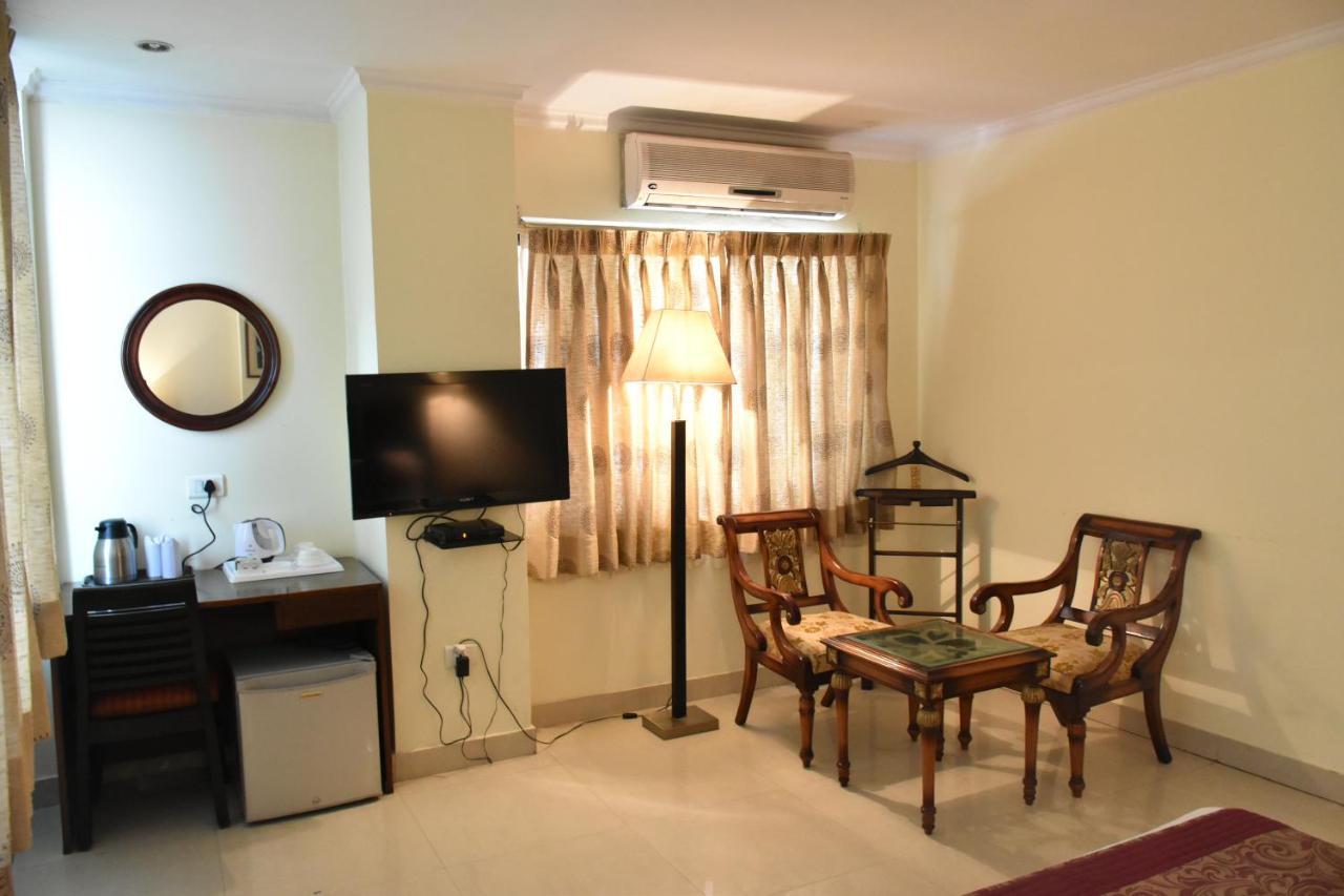Hotel Lohias Delhi Airport Ню Делхи Екстериор снимка