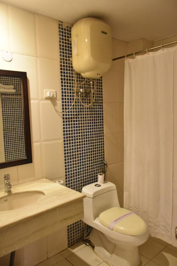 Hotel Lohias Delhi Airport Ню Делхи Екстериор снимка