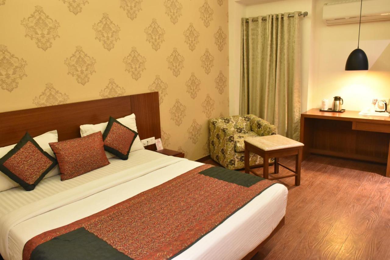Hotel Lohias Delhi Airport Ню Делхи Екстериор снимка
