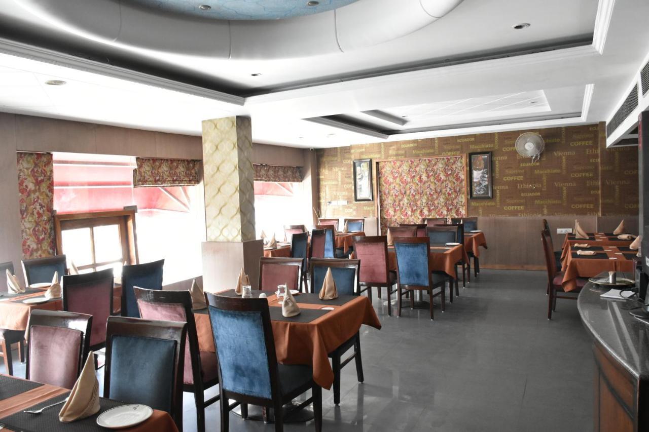 Hotel Lohias Delhi Airport Ню Делхи Екстериор снимка