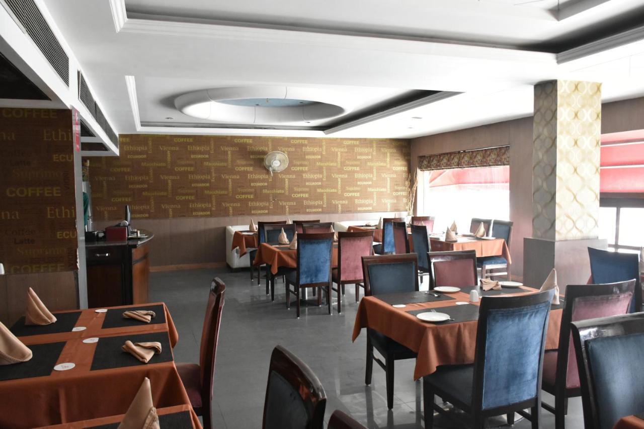 Hotel Lohias Delhi Airport Ню Делхи Екстериор снимка