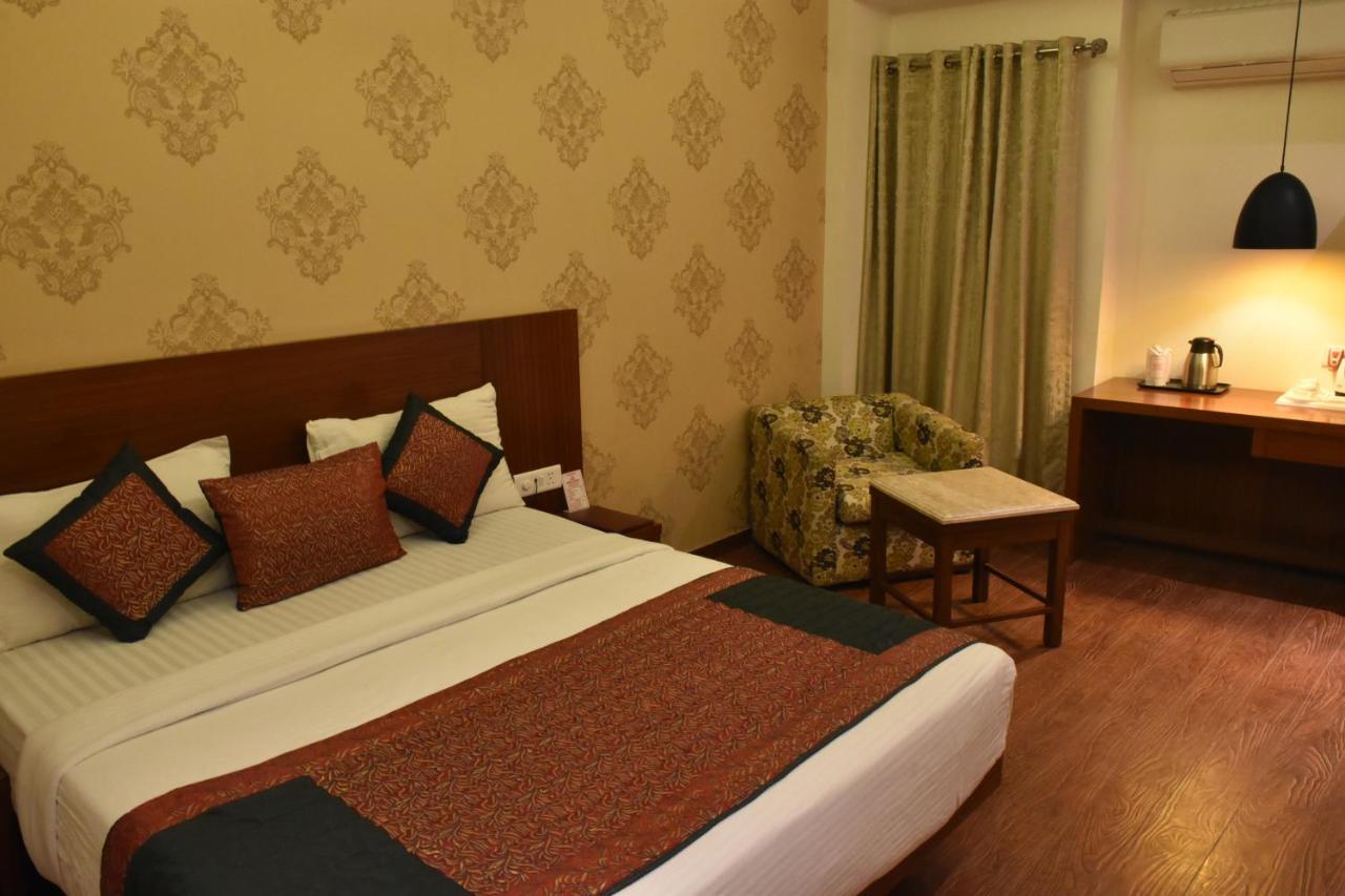 Hotel Lohias Delhi Airport Ню Делхи Екстериор снимка