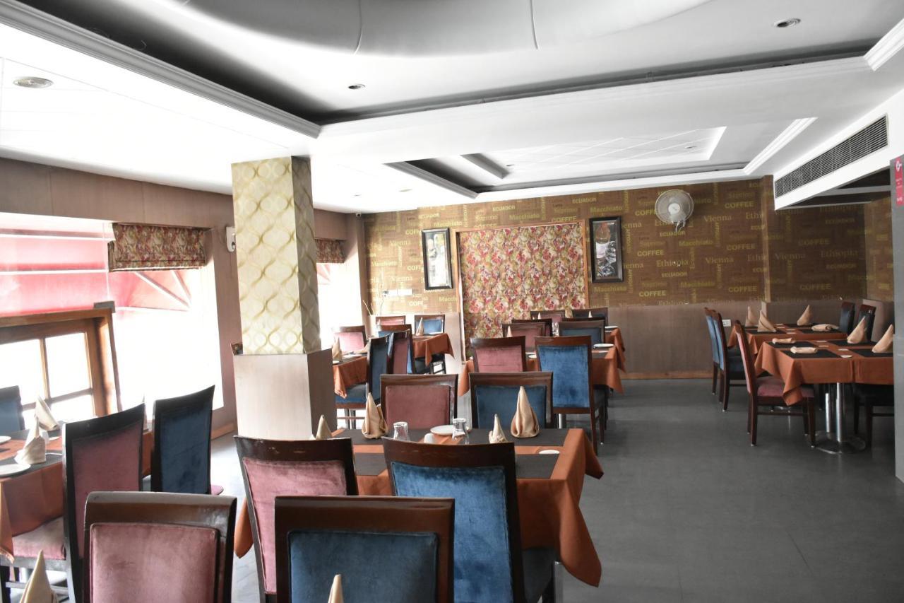 Hotel Lohias Delhi Airport Ню Делхи Екстериор снимка
