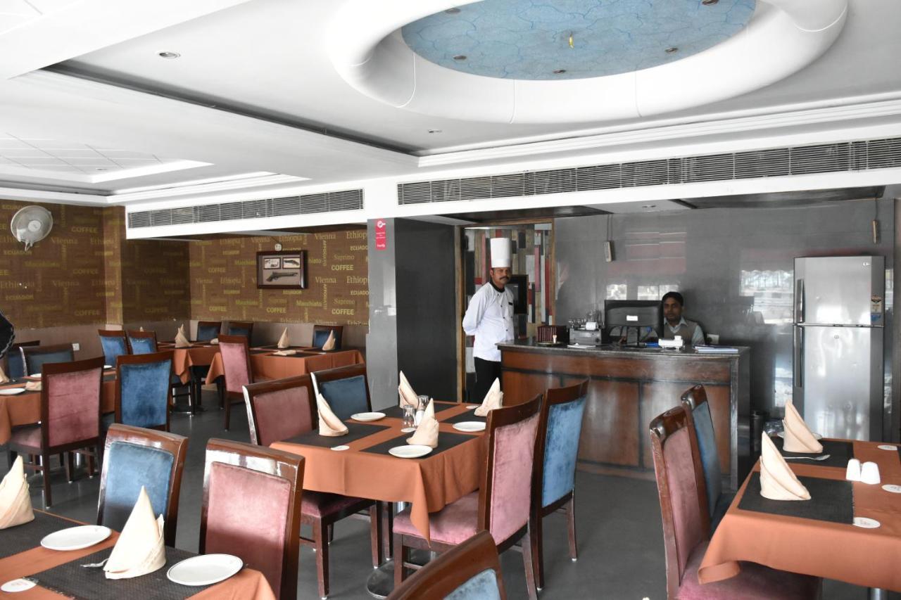 Hotel Lohias Delhi Airport Ню Делхи Екстериор снимка