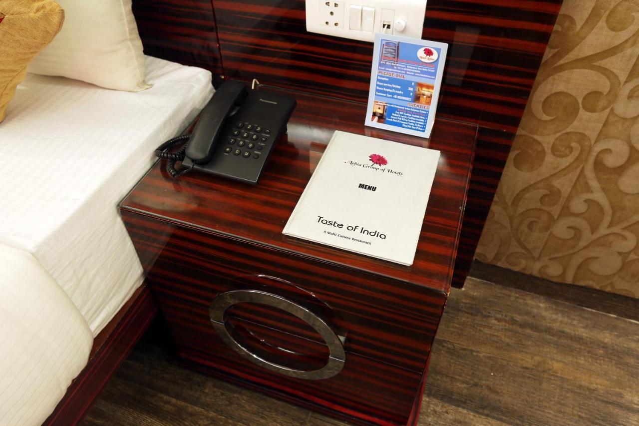 Hotel Lohias Delhi Airport Ню Делхи Екстериор снимка