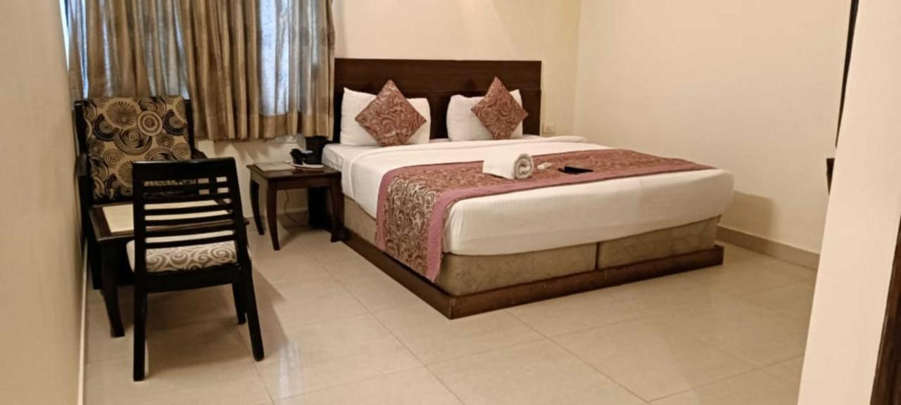 Hotel Lohias Delhi Airport Ню Делхи Екстериор снимка